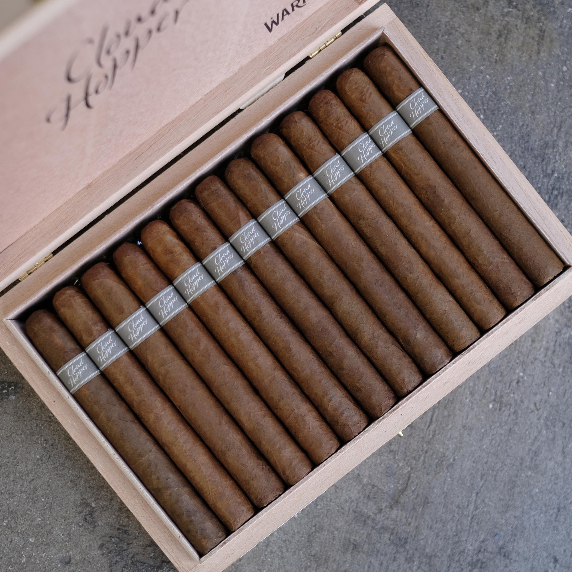 hoppe tobacco Warped Cloud Hopper Luxury Cigar Club The Red Hunt - Warped